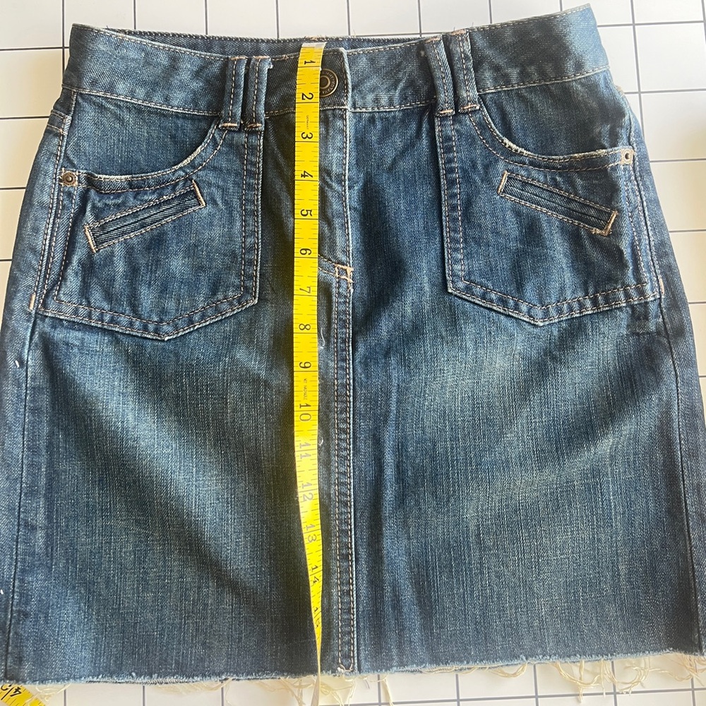 Ann Taylor Denim Raw Edge Miniskirt in Medium Blue Denim Size 2P NWOT
